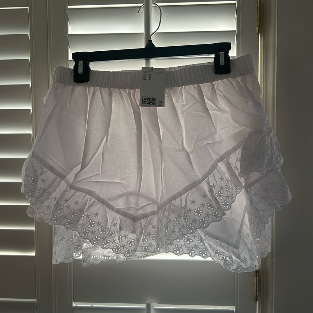 H&M white eyelet mini skirt